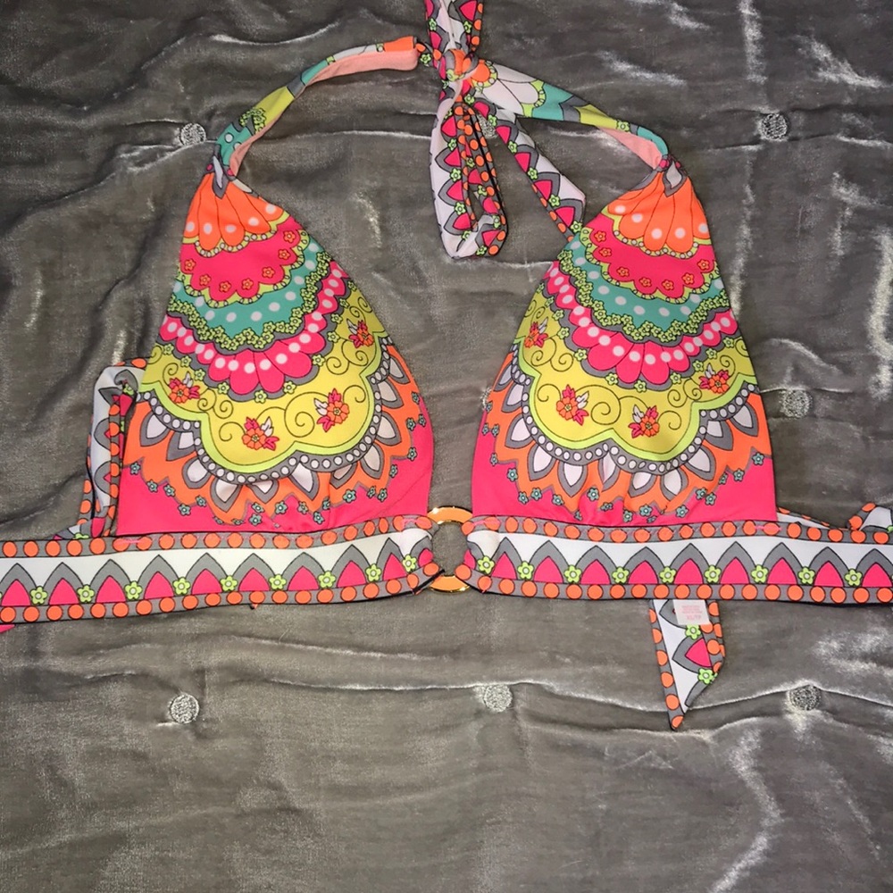 VICTORIA’s SECRET PUSH UP BIKINI TOP NEVER WORN